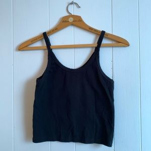 ARQ crop tank in black
